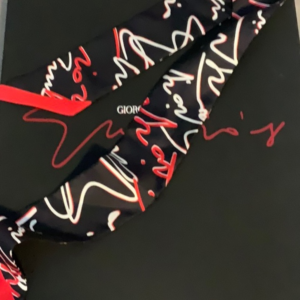 NWOT GIORGIO ARMANI Limited Edition Silk Signature scarf